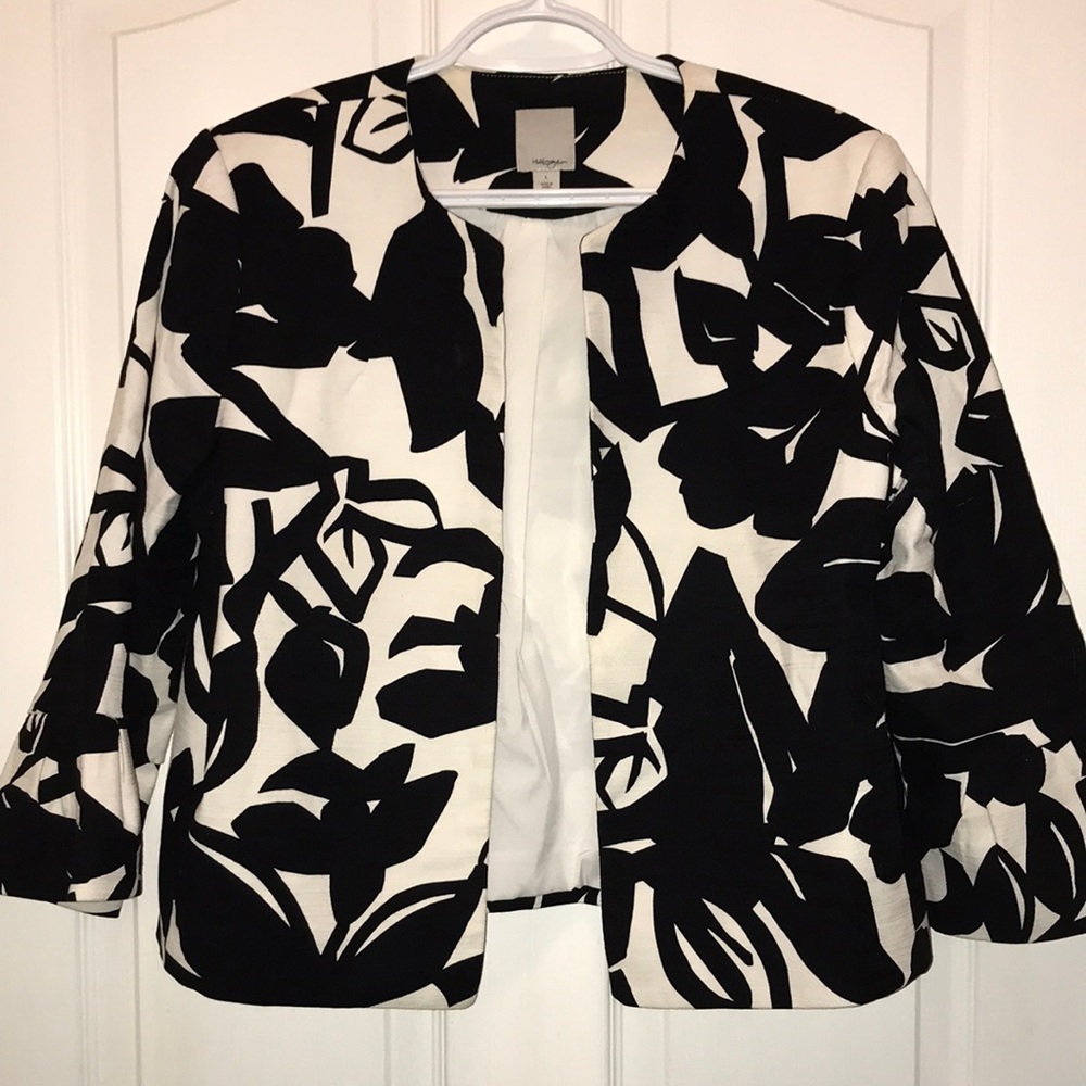 🧵 Black & Cream Ruffle Sleeve Blazer